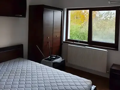 Apartament de inchiriere dormitor cu TV Valea Lupului Iasi